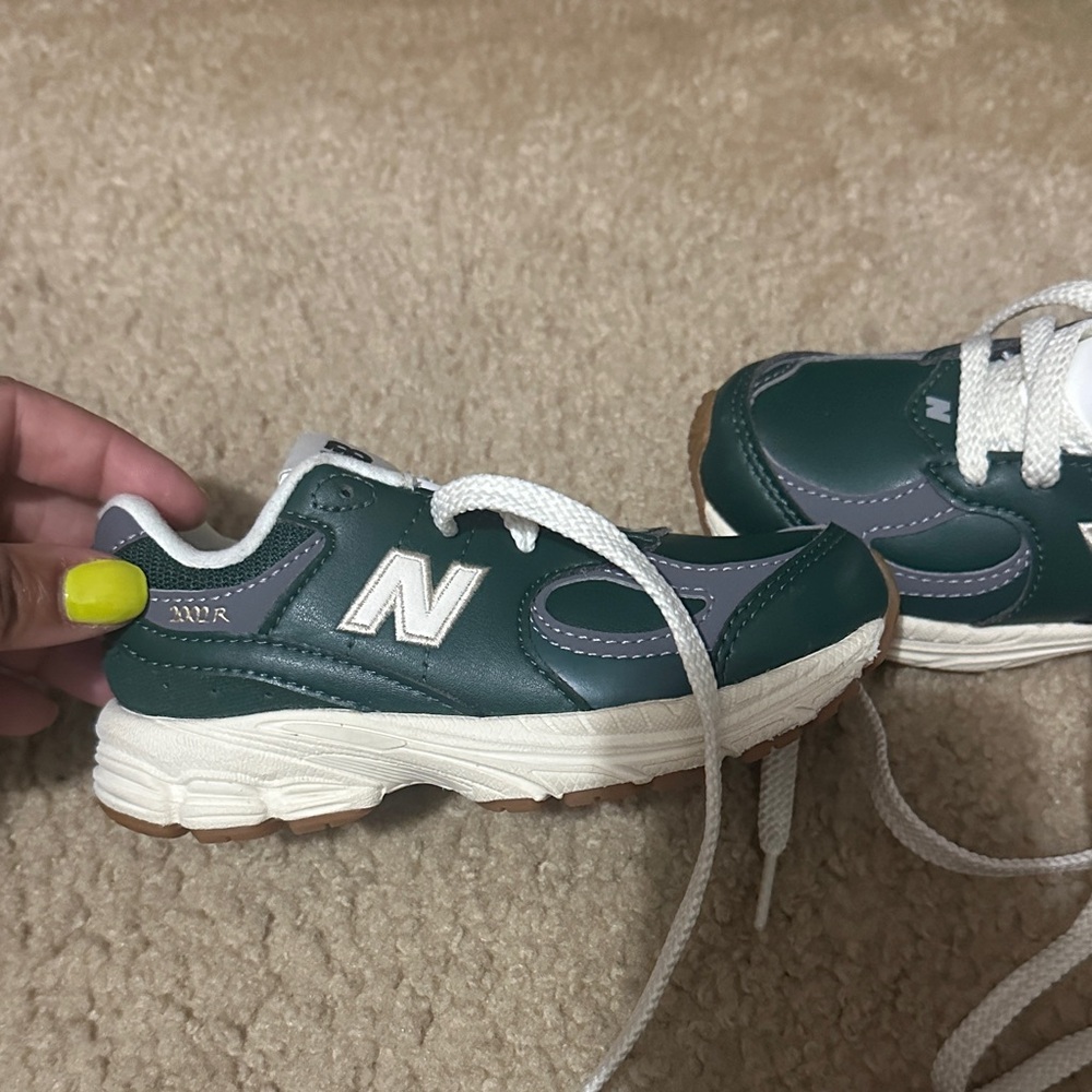 New Balance Kids Sneakers Green and Gray - Picture 3 of 7